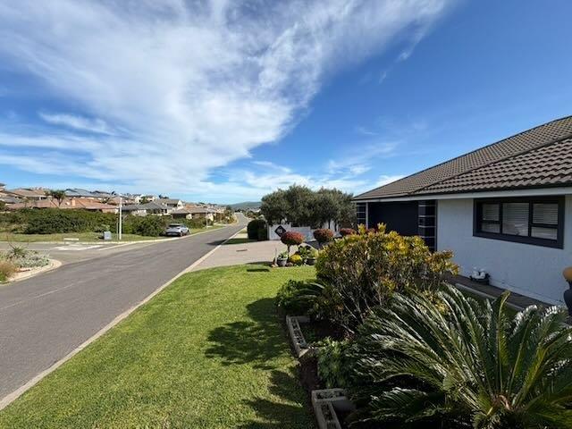 5 Bedroom Property for Sale in Reebok Western Cape